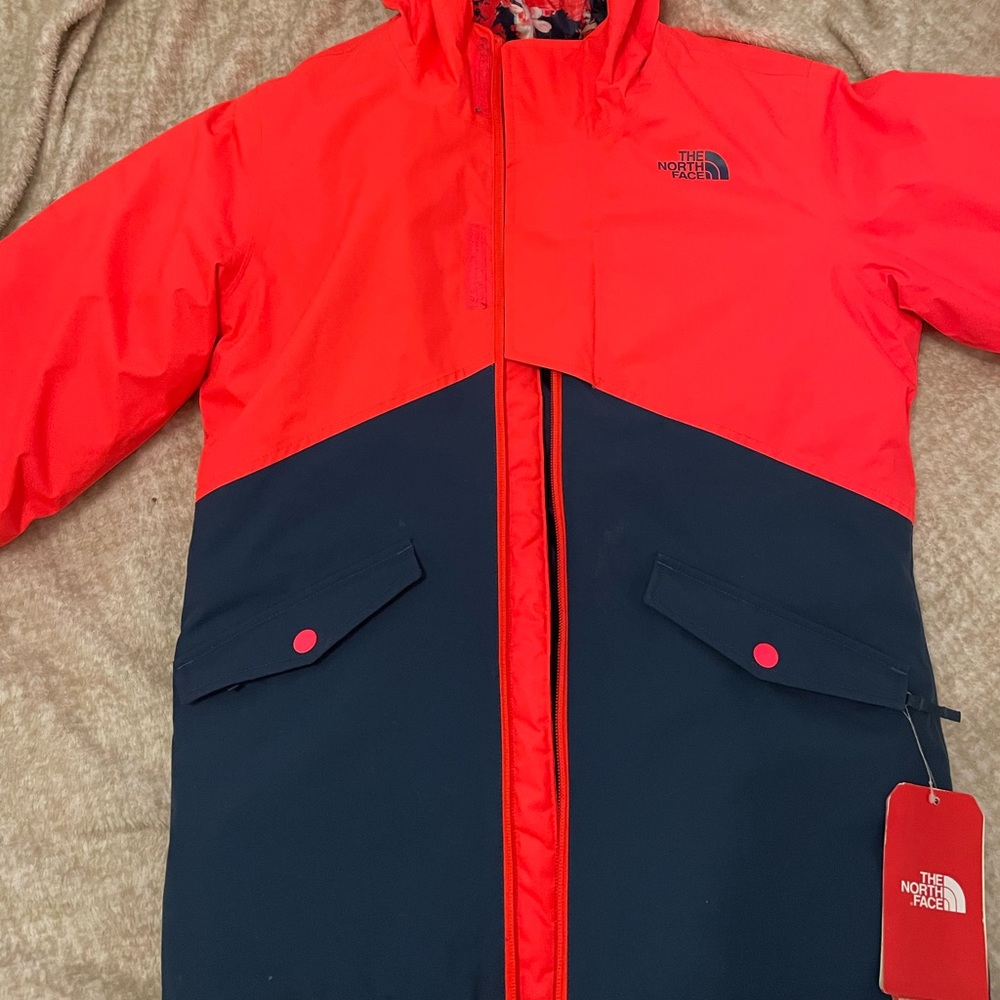 Brand New ‘The North Face’ Rain Coat/Wind Breaker